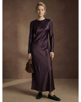 Платье из атласа с длинным рукавом